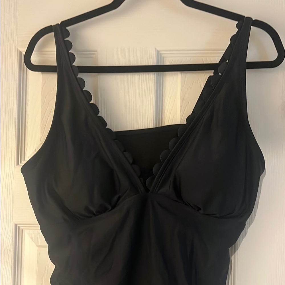 Black Scalloped Swimsuit tankini top